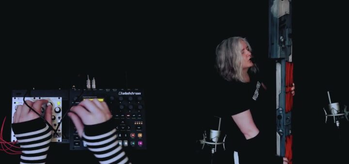 Jeanne Artemis: Gesture